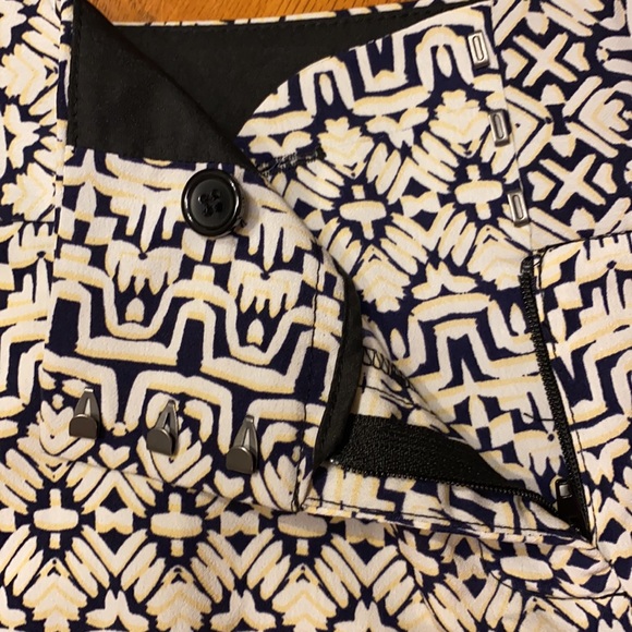 The Limited- white and dark blue with hints of yellow design. - Picture 5 of 9